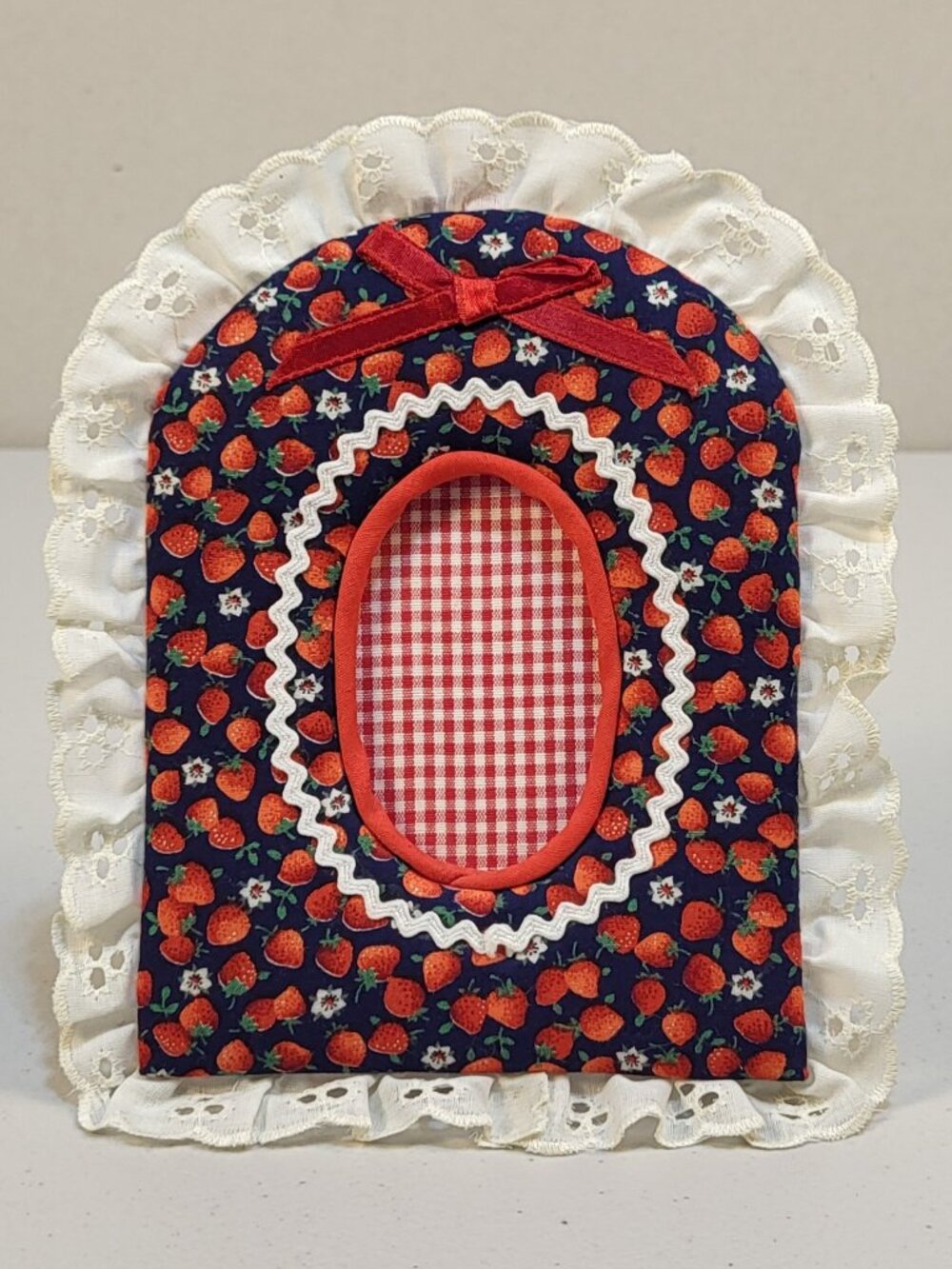 Vtg Artisan Photo Frame Cotton Fabric Padded Lace 7.5"x6" Arch Red '70s New USA
